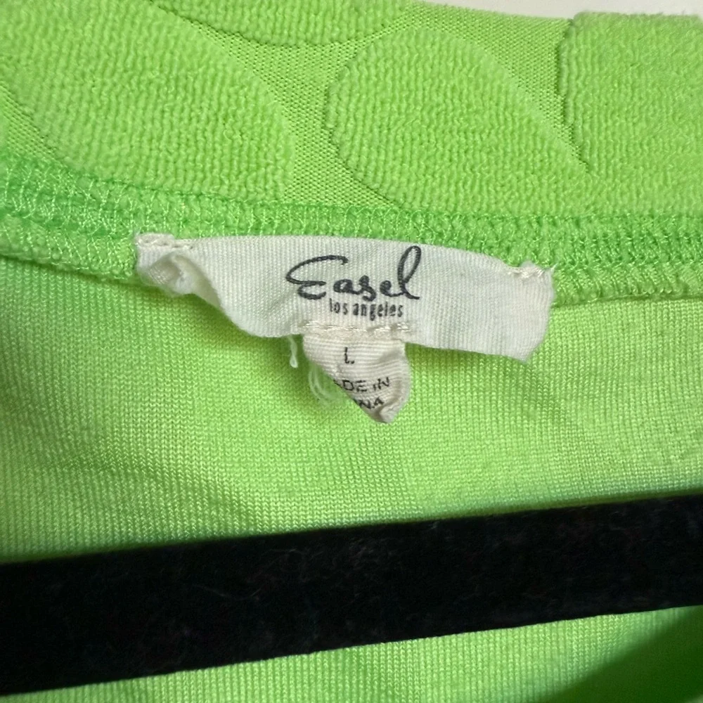 Textured Daisy Knit Top - Easel Los Angeles - Lime Green - Size L - Picture 3 of 4